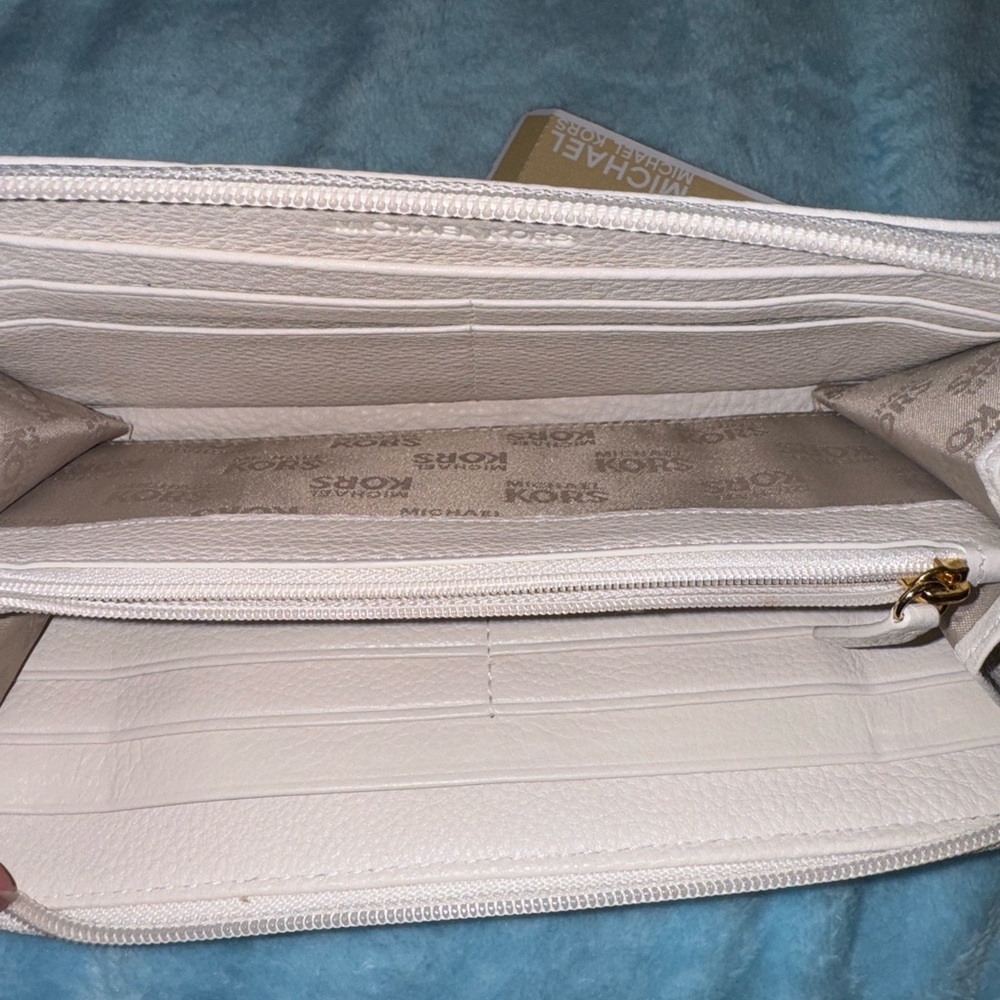 Michael Kors Continental Wallet Vanilla, new with tags - Picture 6 of 12